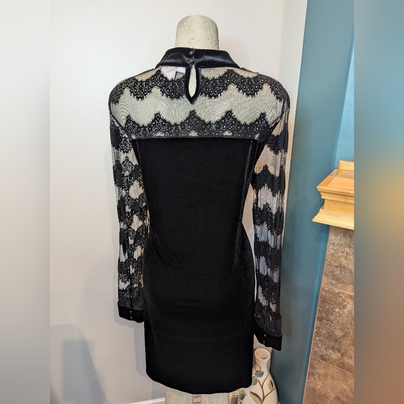 Elegant Black velvet & Lace cocktail Dress size 1x by Junarose - Picture 7 of 16